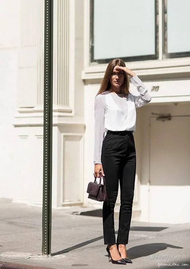 Белая кофта черные штаны. Образы с блузкой. Деловой образ для девушки. Офисные образы. Образы с белой блузкой.