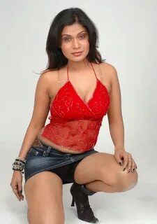 Yasmina khan