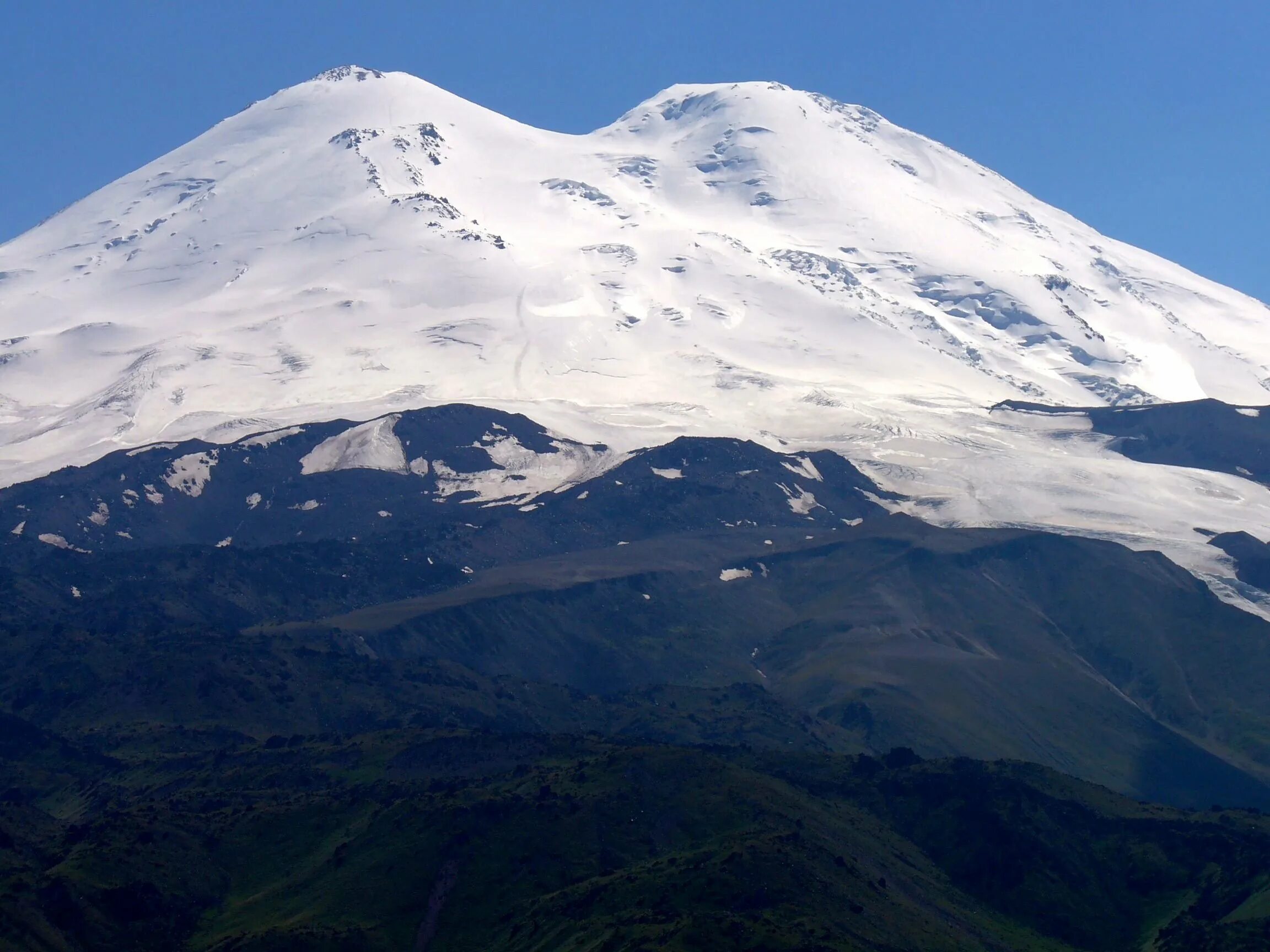 Гора Эльбрус. Западная вершина Эльбруса. Кавказские горы Эльбрус. Вулкан Эльбрус.