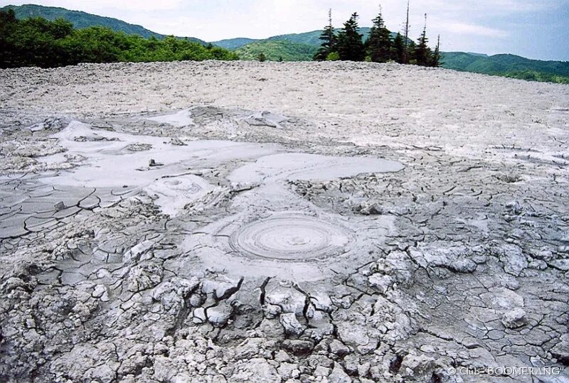 Грязевой вулкан пугачевский на острове сахалине. Южно-сахалинский грязевой вулкан. Южно-сахалинский грязевой вулкан. Южно-сахалинский грязевой вулкан. Памятник природы «южно-сахалинский грязевой вулкан».