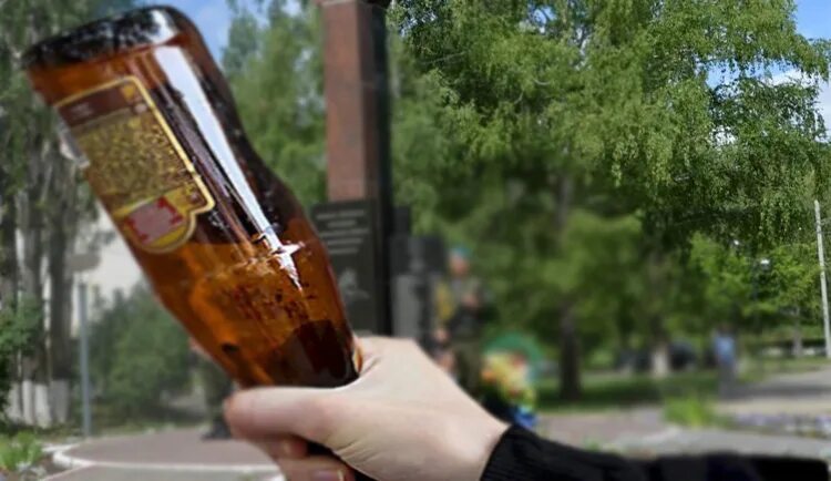 Бутылкой по голове. Удар бутылкой по голове. ударил бутылкой по голове.