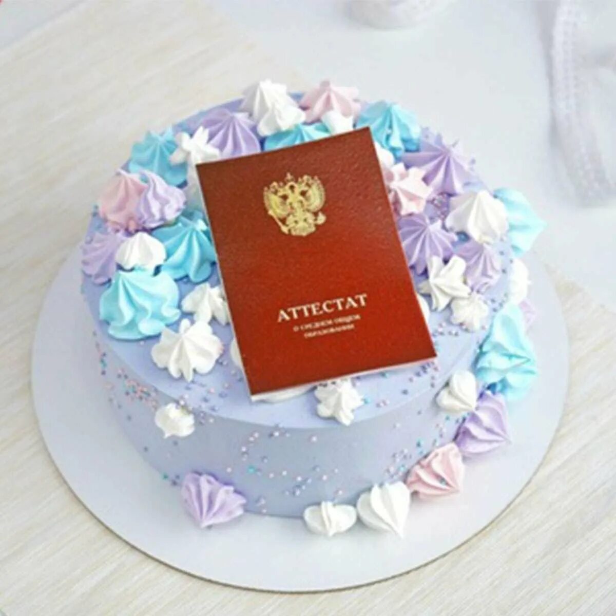 Торт с аттестатом смешной. Торт для выпускников школы. Торт на выпускной 11. Торт с аттестатом. Торт на окончание школы.