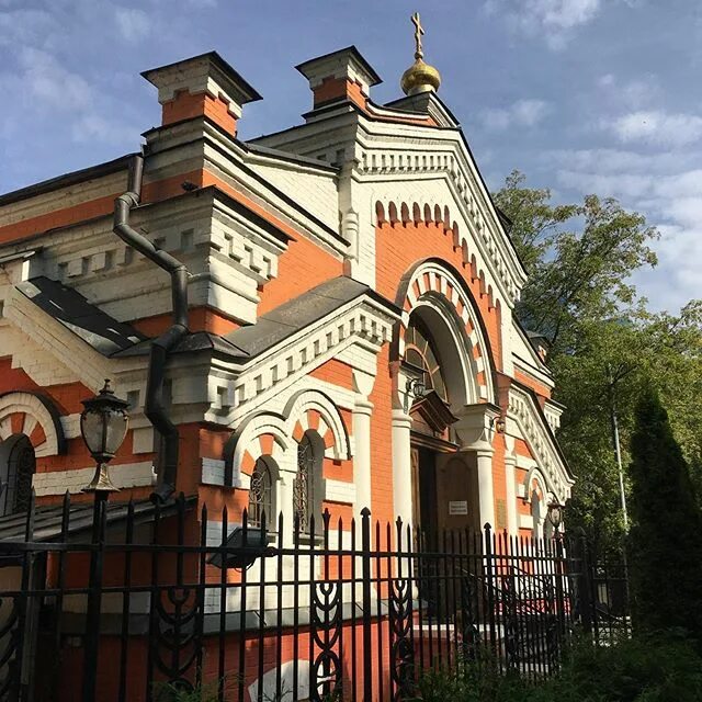 храм-часовня архангела михаила при кутузовской избе. храм часовня архангела михаила фили. храм архангела михаила на кутузовском. храм архангела михаила на кутузовском. храм часовня архангела михаила при кутузовской.