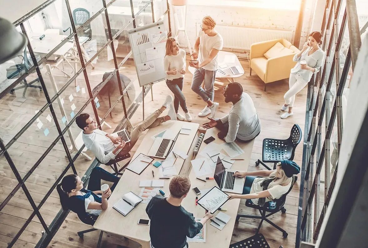 Пространство работает. Офис с людьми эстетика. креативное пространство. офис с сотрудниками. красивый офис с людьми.