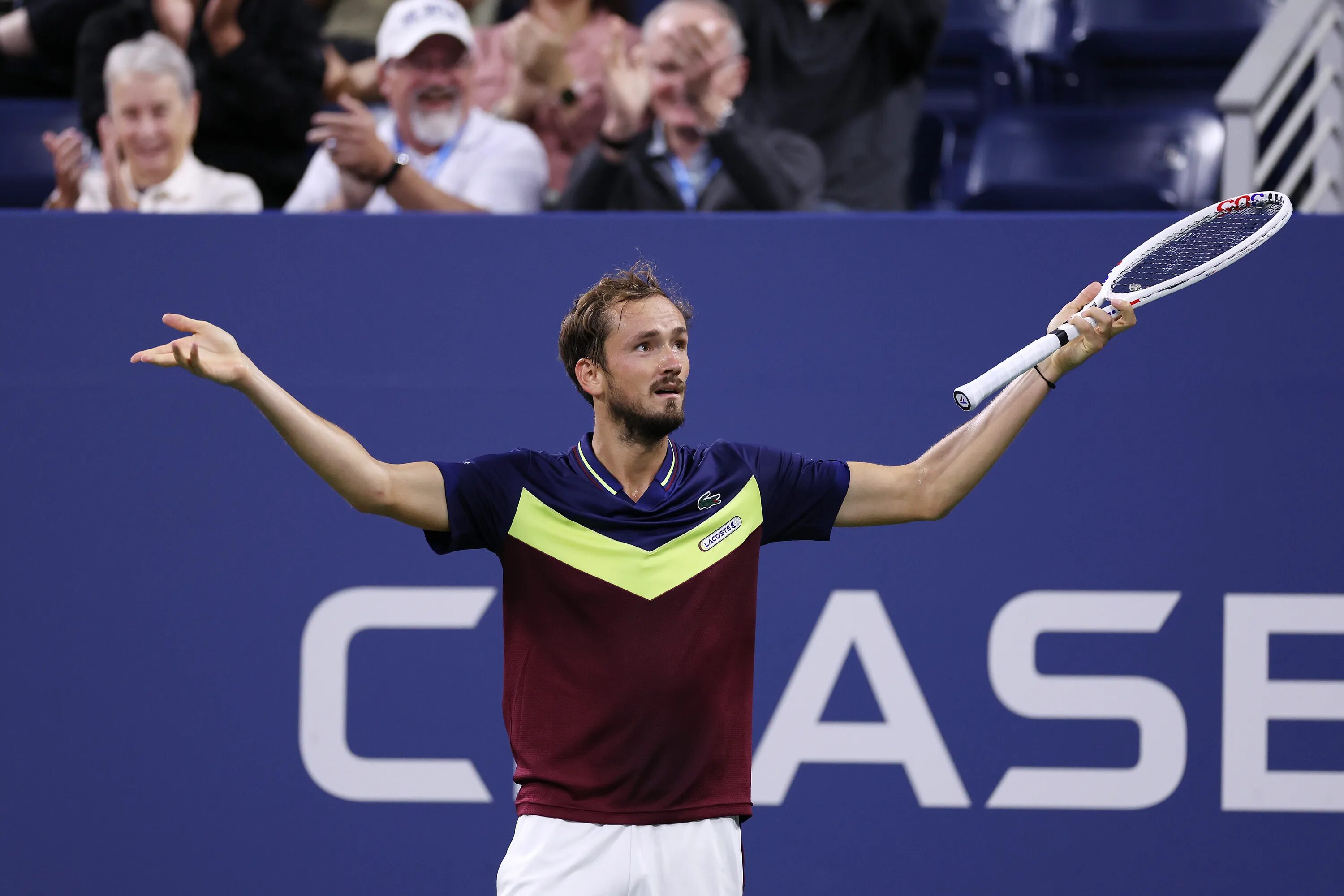 Medvedev us open 2023. Фото Медведева с us open. Daniil Medvedev us open 2019 Final сидит. Результаты матча медведев