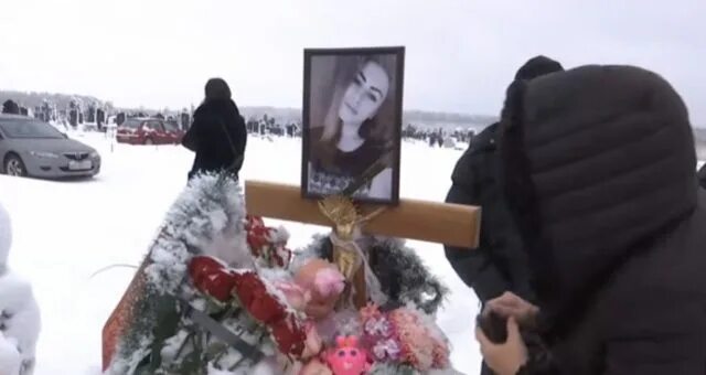 Похороны дочери Елены Захаровой. Могила дочери Елены Захаровой. Похороны Софии Конкиной.