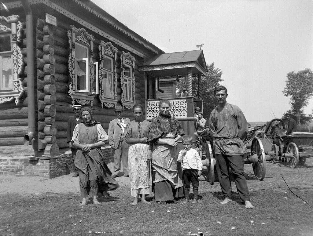 Зажиточная Крестьянская семья в Российской империи. Деревня 19 20 века России. Зажиточные крестьяне 20 века в России. Крестьяне 20 века в Российской империи