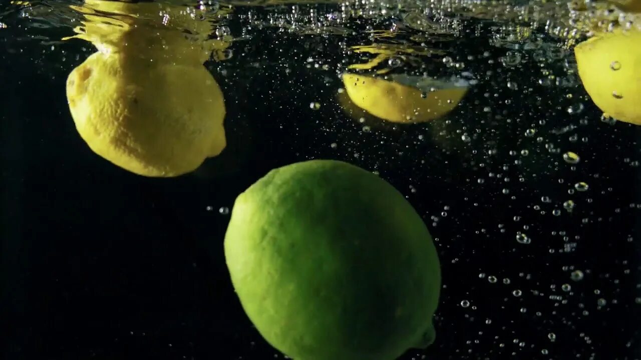 Лимон видео. Листья лимона. Фокус с лимоном в магазине. Слюна на лимон. Лимон фото.