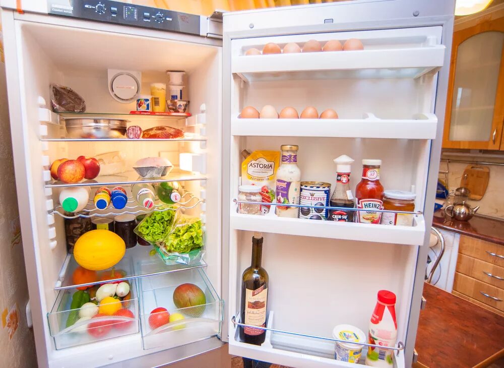 Холодильник работал открытой. Холодильник с продуктами. Холодильник с едой. Открытый холодильник. Открытый холодильник с продуктами.