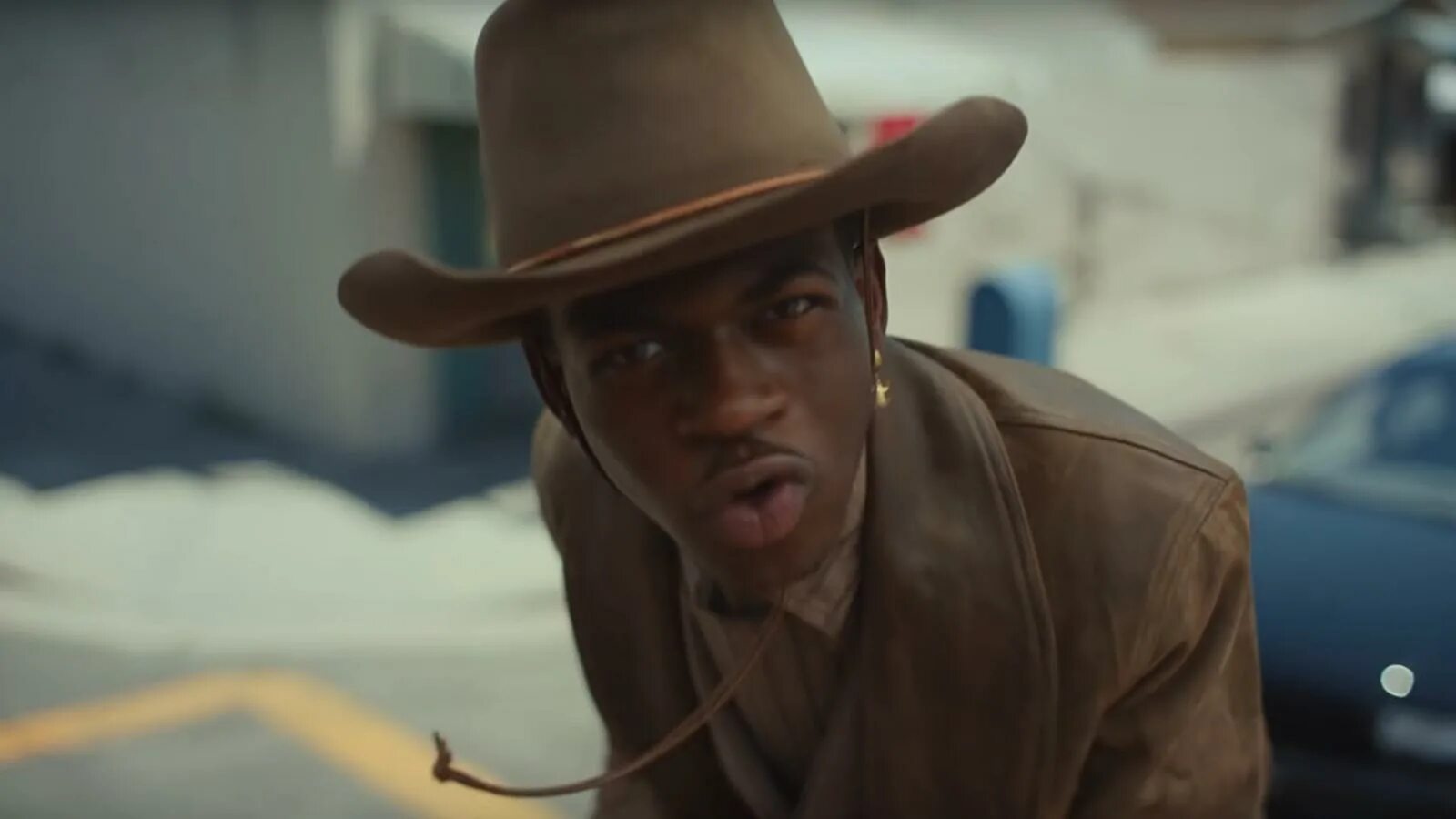 Little cowboy ready to go. Lil nas x ковбой. Lil nas x old Town Road Брэд Питт. Old Town Road певец Lil nas x. Билли old Town Road.