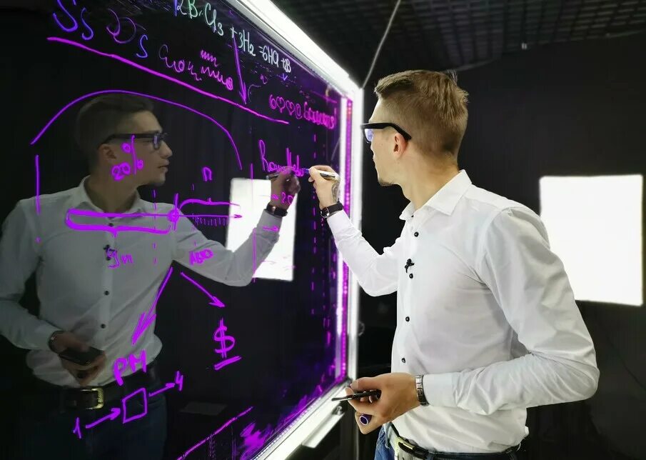 Бизнес продюсер. Офис программистов. Продюсер образовательных курсов. Продюсер образовательных курсов. Ювелирочка продюсер евгений.