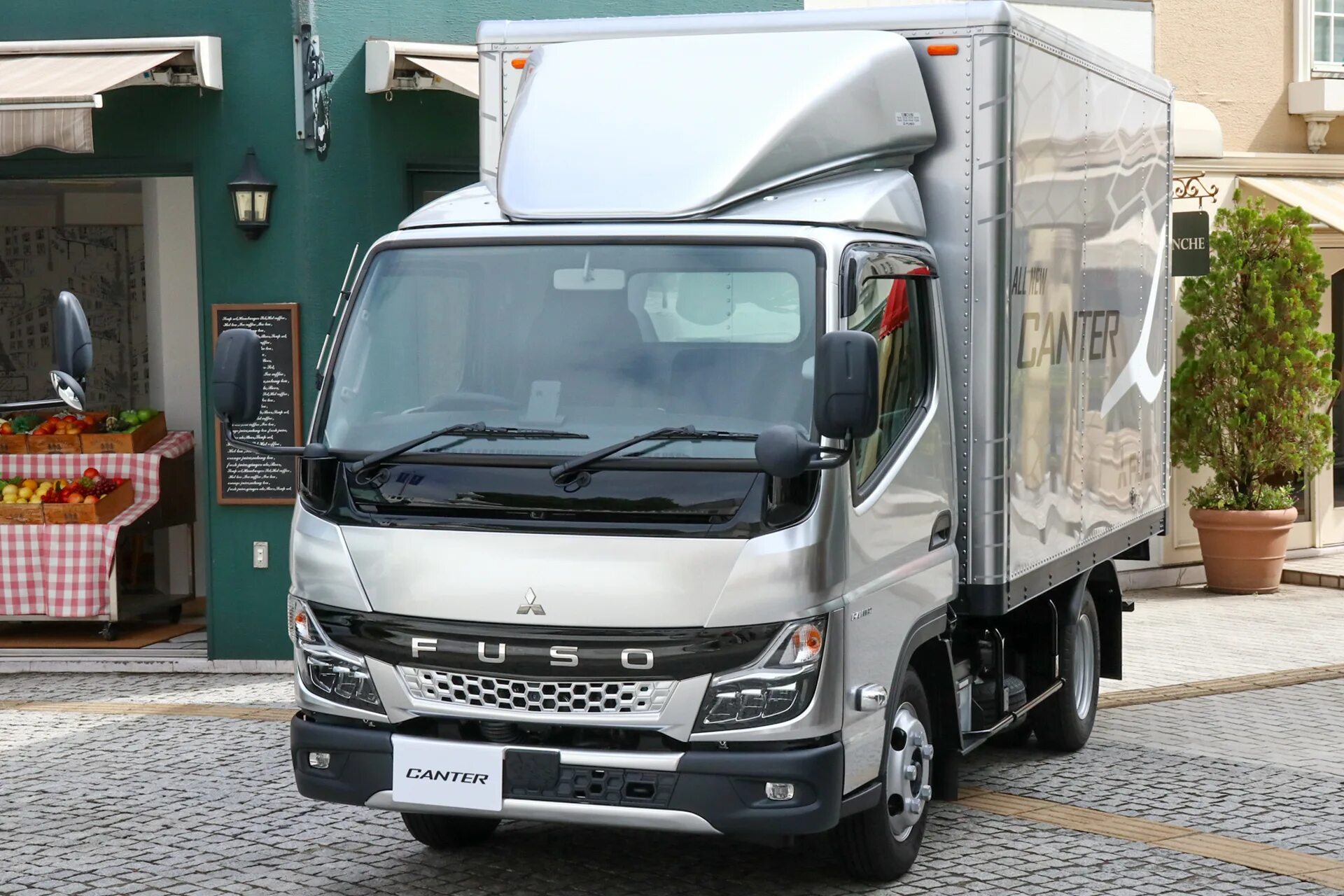 Mitsubishi Canter 2020. Кабина Mitsubishi Fuso Canter 2020. Митсубиси Кантер 2020 год. Mitsubishi Fuso Canter 8 поколения. Грузовик кантер купить