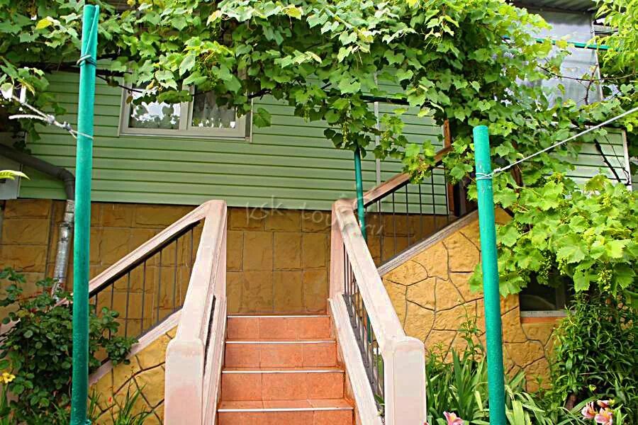 Частный дом в частном секторе. Снять жилье в воронеже в частном секторе. Криница частный сектор 2021 краснодарский край. Учкуевка пергола севастополь. Снт отдых воронеж официальный сайт.