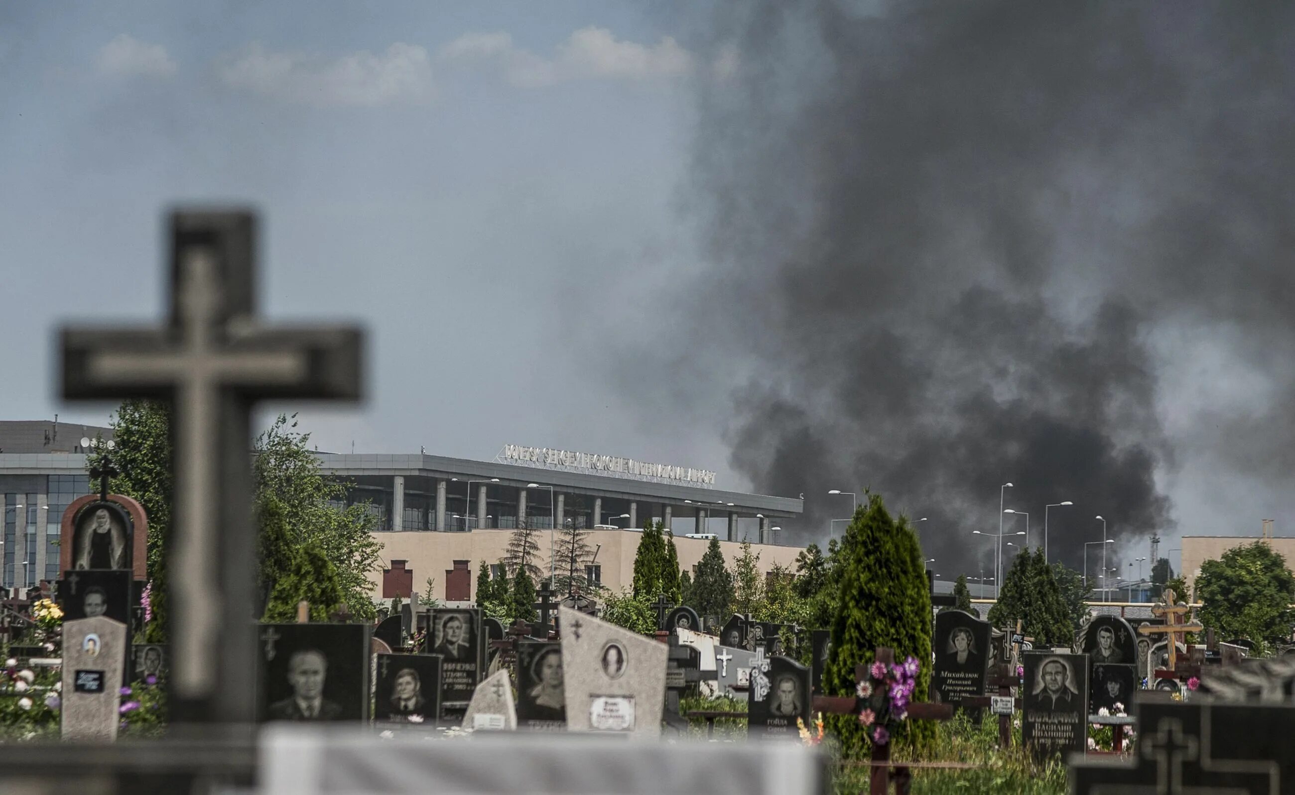 Бой за Донецкий аэропорт 26 мая 2014. Донецк аэропорт 26 мая 2014 года. Донецкий аэропорт кладбище.