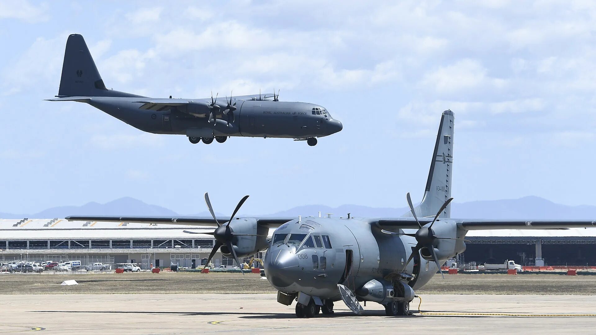 Самолет c 130 Геркулес катастрофы. Philippine Air Force c-130 Hercules. C-130j ВВС Италии. Итальянские самолеты.