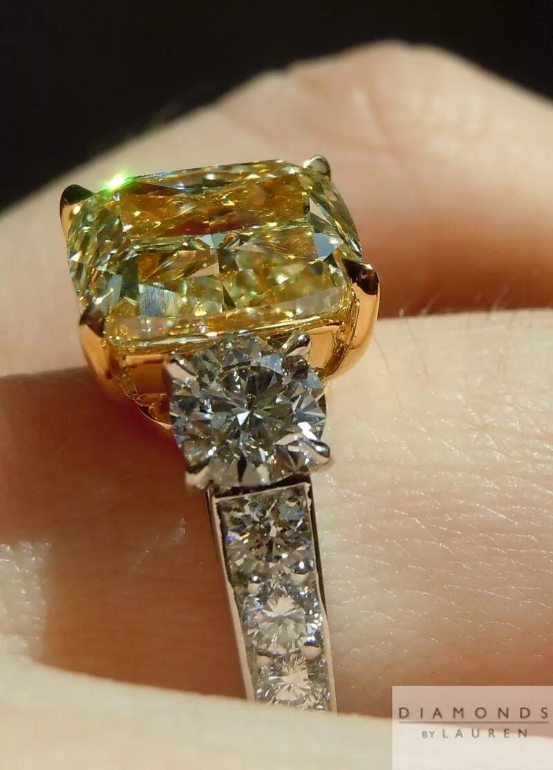 Old Bond Street 11.77 carat radiant-cut diamond engagement ring De Beers The Jew