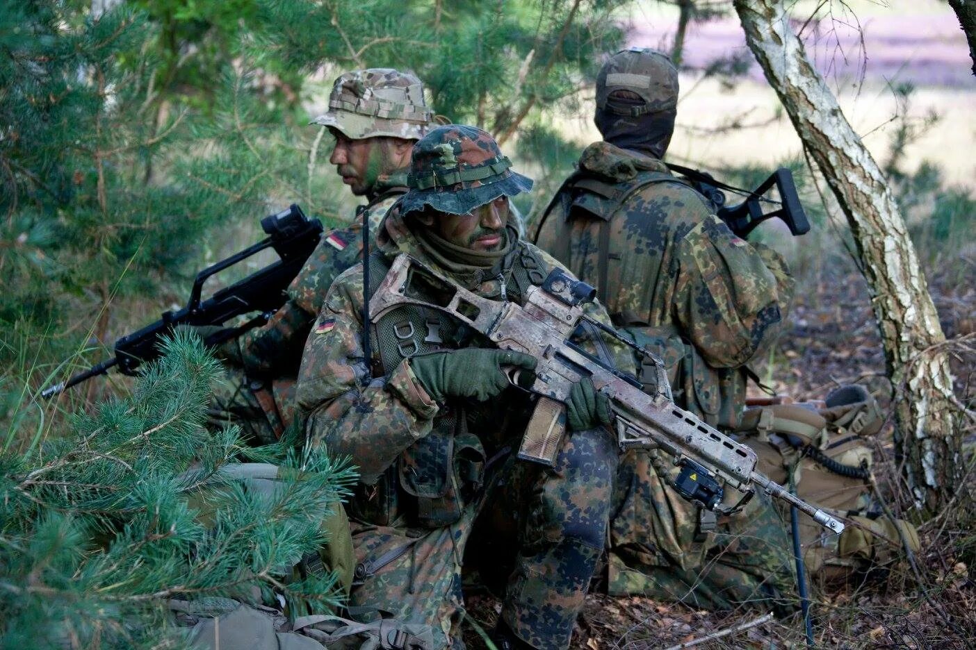 Бундесвер военные. Снайпер KSK Бундесвер. Спецназ Германии KSK. Марксман Бундесвер. Панцергренадеры Бундесвера.