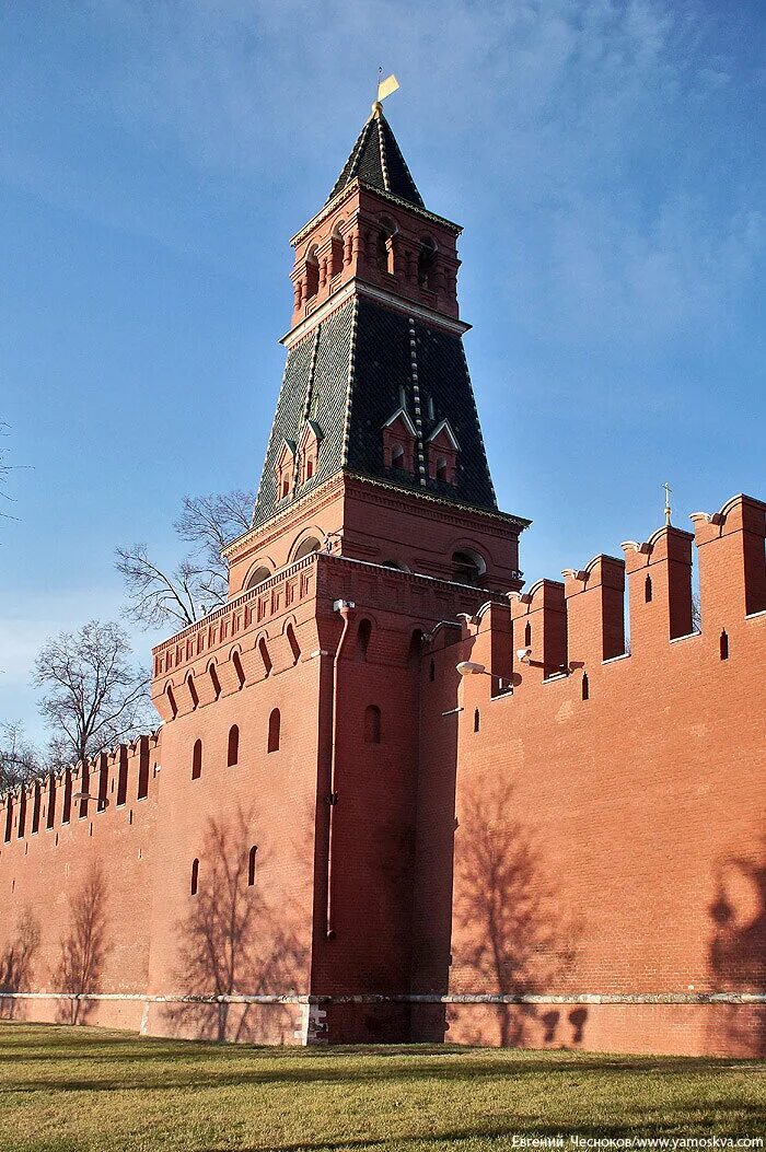 Оружейная башня Московского Кремля. Московский Кремль крепость. Крепостная стена Московского Кремля. Сторожевые башни Московского Кремля. Кремлевская крепость