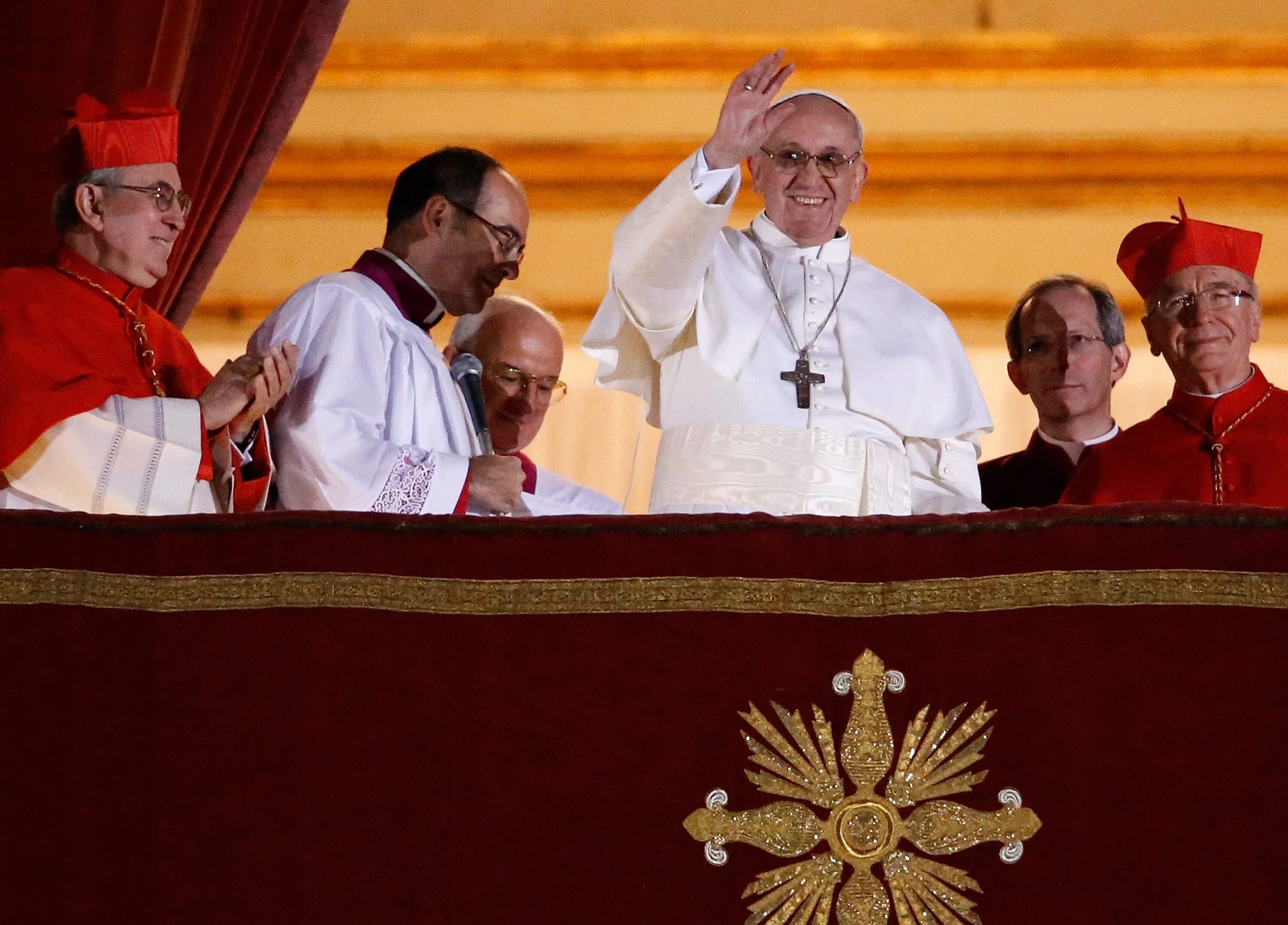 Папа Франциск и кардиналы. Кардиналы Ватикана. Хо́рхе Ма́рио Берго́льо. Франциск (папа Римский). Избирает папу 7