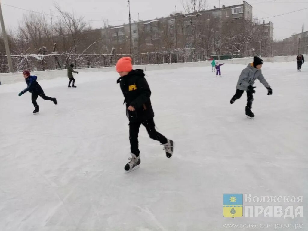 Катки волжский 2024. Каток ситилинк волжский. Каток вгс волжский. Каток круглый год волжский. Планета лета каток волжский.