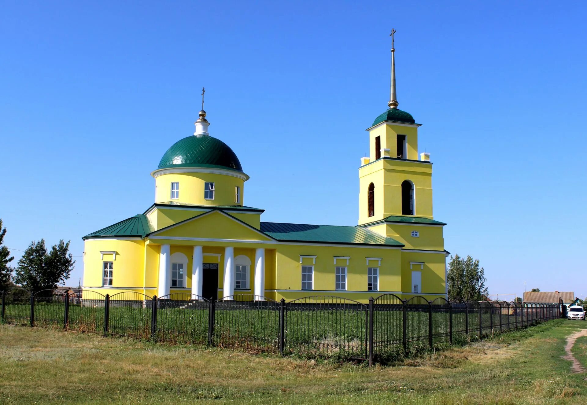 Духовницкий район саратовской области липовка. Церковь в Малиновке Аркадакский район. Храм Липовка Духовницкий район. Церковь Липовка Духовницкий район. Село Малиновка Саратовская область Аркадакский район.