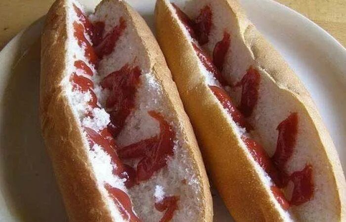 Булочка разрезанная вдоль. Булка разрезанная. Хот дог в батоне. Булка разрезанная. Булочка разрезанная пополам.