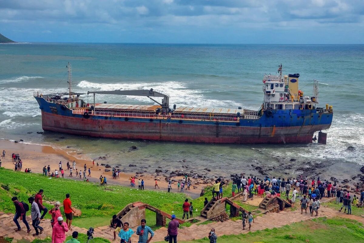 Cargo Vessel. Порт визаг Индия. Vessel aground Shapes. Jiahai shipin.