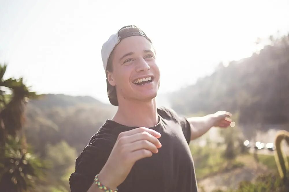 Stuff kygo. Кайго ваарани. kygo норвежский диджей. kygo фото певца. kygo в молодости.