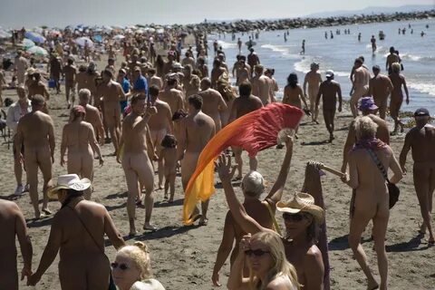 Slideshow wreck beach nude.
