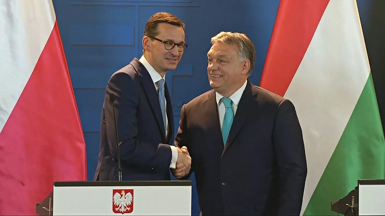 Мид венгрии здание. Венгрия угорщина. Венгерский флаг. Форум венгрии. Венгрия угорщина.