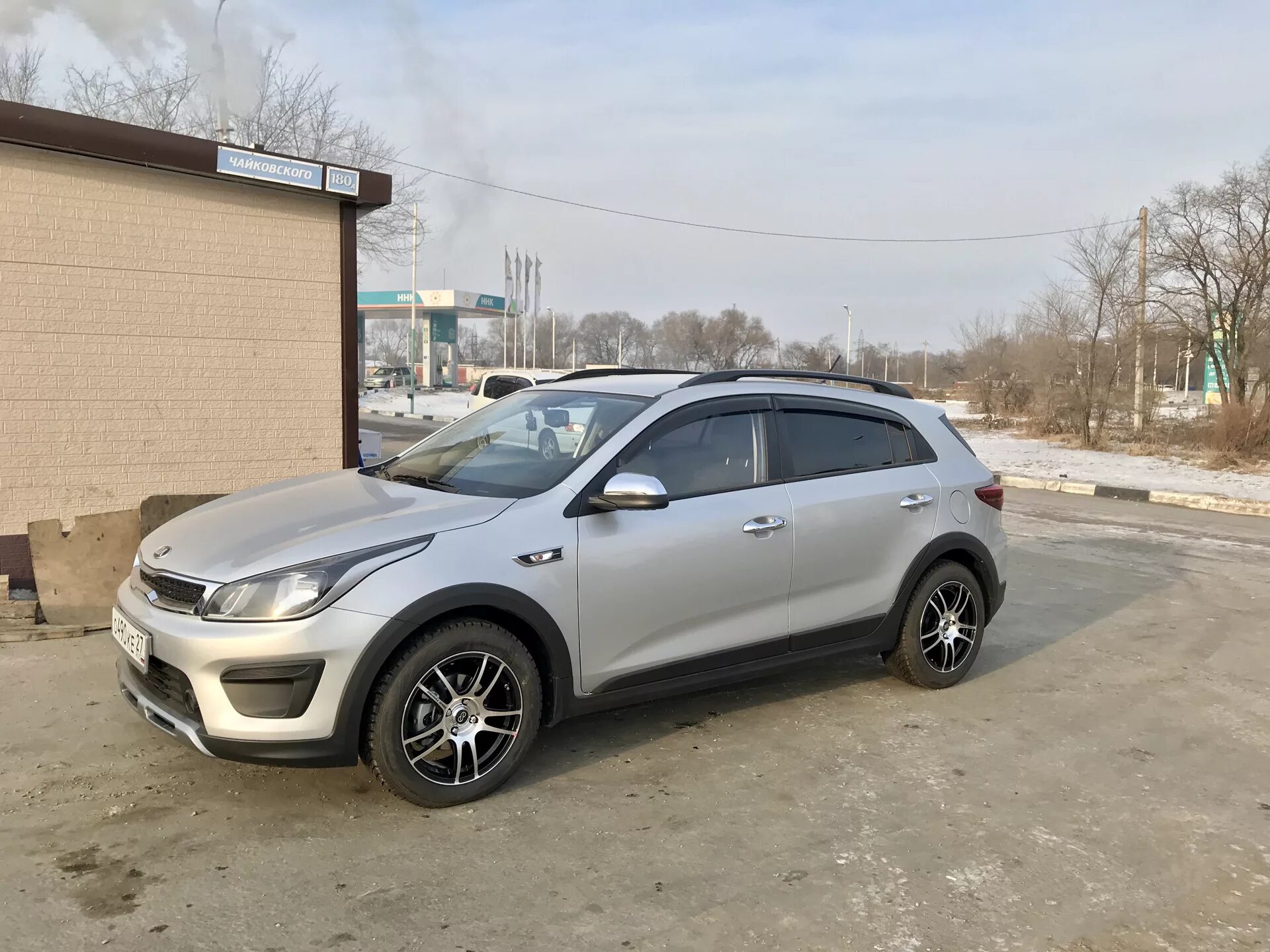 Киа х лайн резина. Kia Rio x line r16. Kia Rio x-line r17. Kia Rio x r16. 205 60 R16 Kia Rio x line.