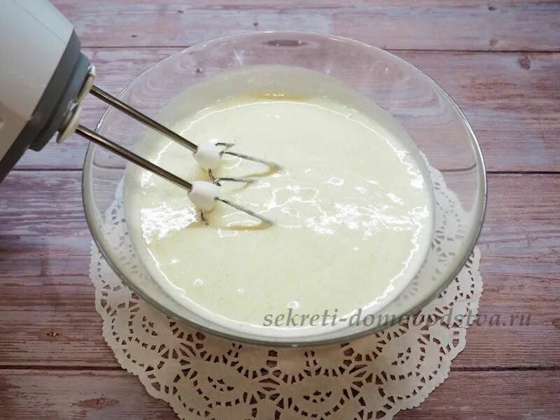 Рецепт со стаканом кефира. Стакан кефира. Манник на стакане молока и на стакане манки. Рецепт со стаканом кефира. Стакан кефира фото.