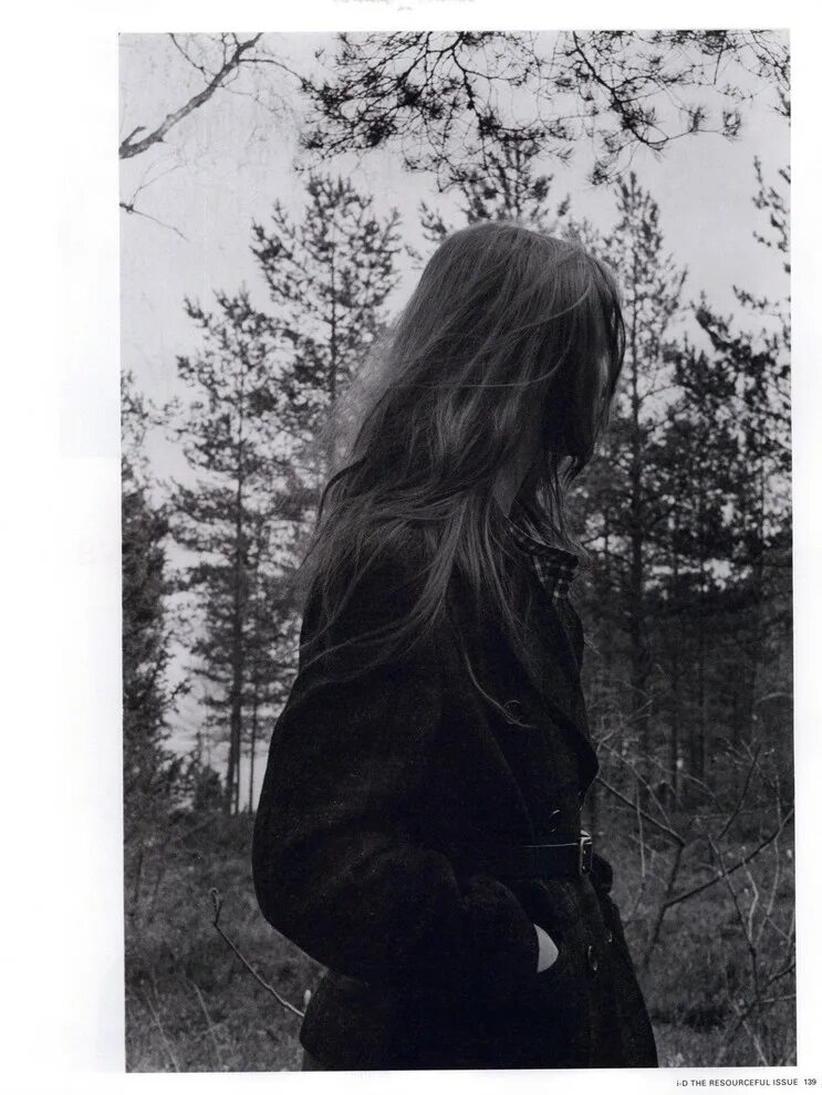 Красивая девушка в темноте. Девушки со спины на аву. Красивые аватарки для девушек. Девушка в темноте. Девушка без лица.