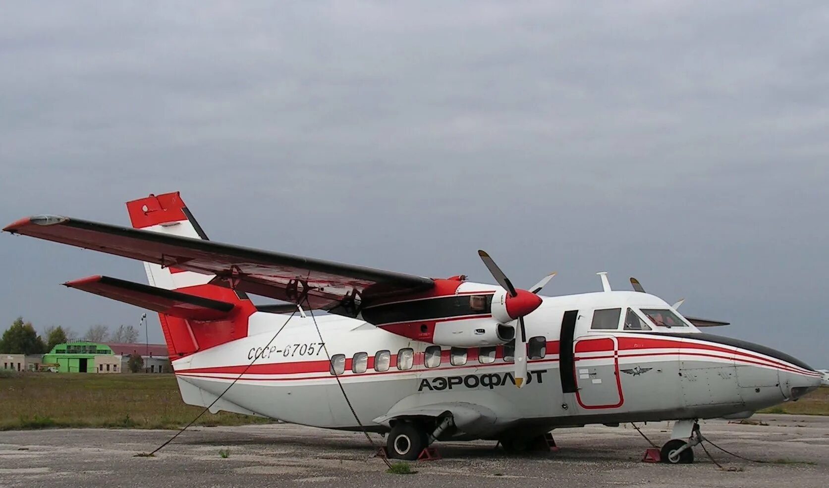 Л 410. L-410 увп-е20. Л 410 самолет. Л 410. Л 410 самолет.