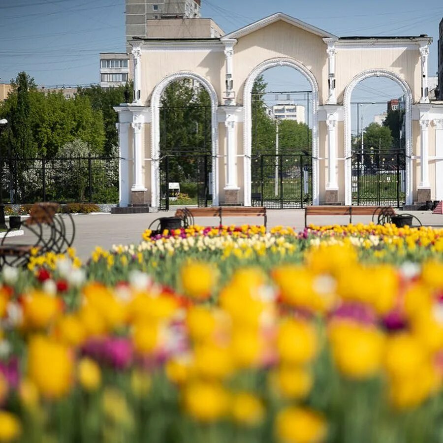 Центральный парк екатеринбурга назван в честь. Парк Маяковского Екатеринбург. ЦПКИО Екатеринбург. Город Екатеринбург парк Маяковского. Центральный парк культуры и отдыха имени Маяковского Екатеринбург.