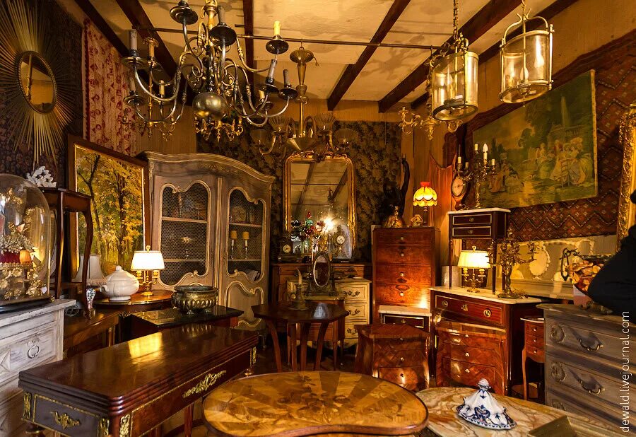 старинные вещи. коллекционеры антиквариата. коллекции антиквариата. антикварные вещи. антикварная лавка.