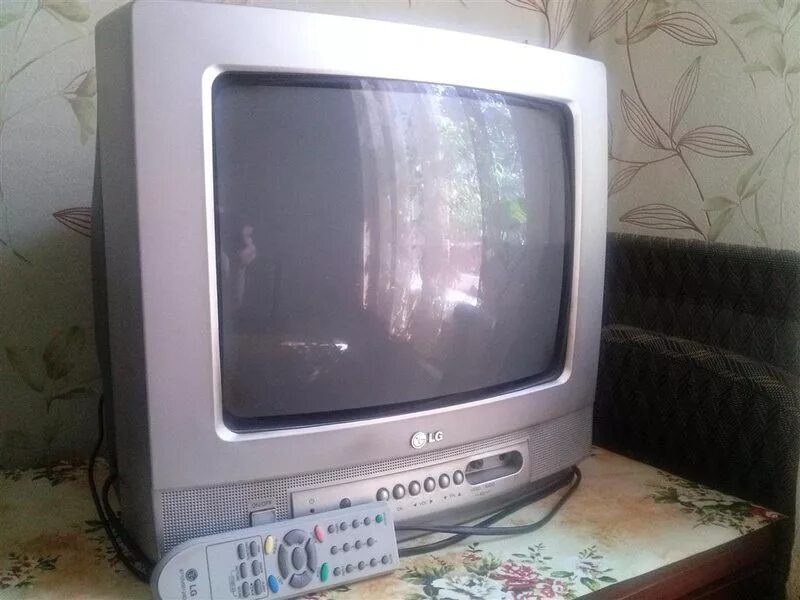 Телевизор LG 2000. Телевизоры лж 2000 годов. Телевизор аналоговый LG 2000 года. Телевизор Элджи 2000 года.