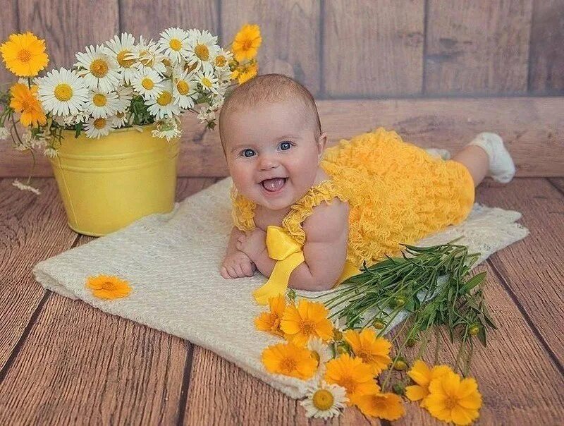 Счастье есть внучки. Дети с цветами. Цветы для детей. Пожелания с добрым утром с детьми. Дети цветы жизни.