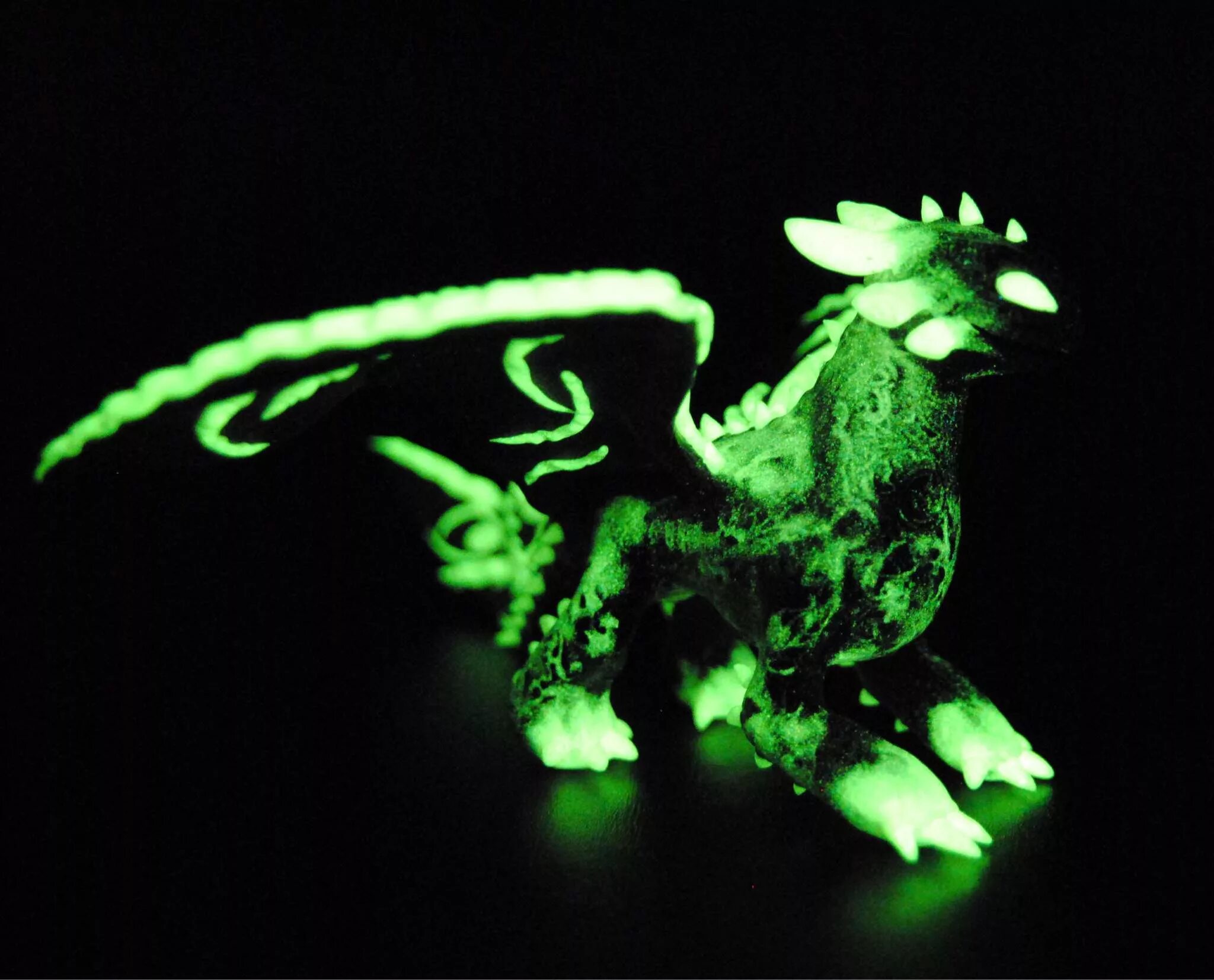 изумрудная фурия. светящиеся драконы игрушки. светящийся дракон. фигурка safari ltd пещерный дракон 10127. мой ручной дракон.