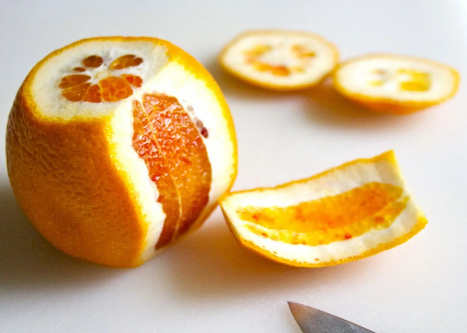 Апельсиновая кожура. Кожура цитрусовых. Апельсиновая корка. Кожура от апельсина. Цедра апельсина.