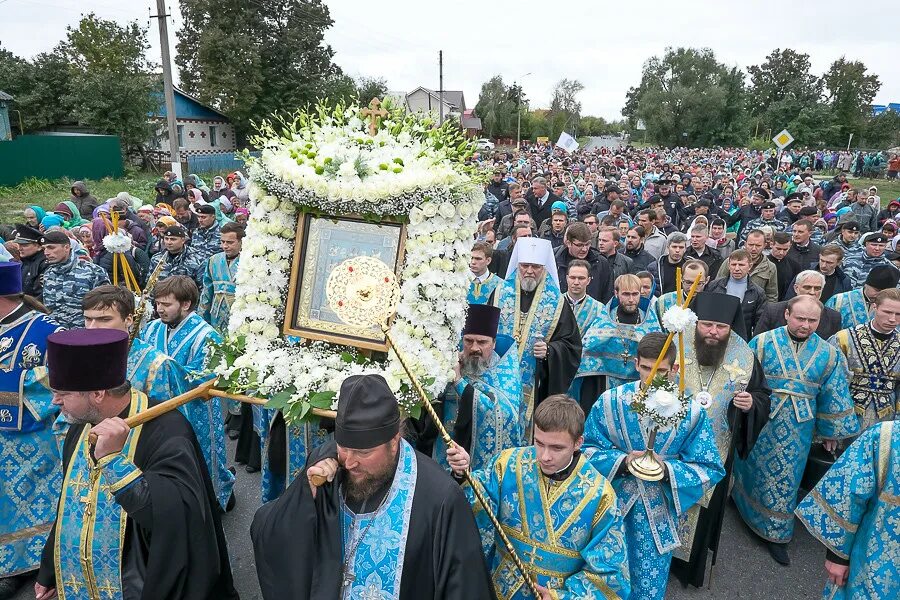 Молитва знамение курская коренная. С праздником Курской коренной иконы Божией матери. Курская Коренная икона Божией матери с праздником. Божией матери Знамение Курская Коренная праздник. Икона Знамение Курская Коренная.