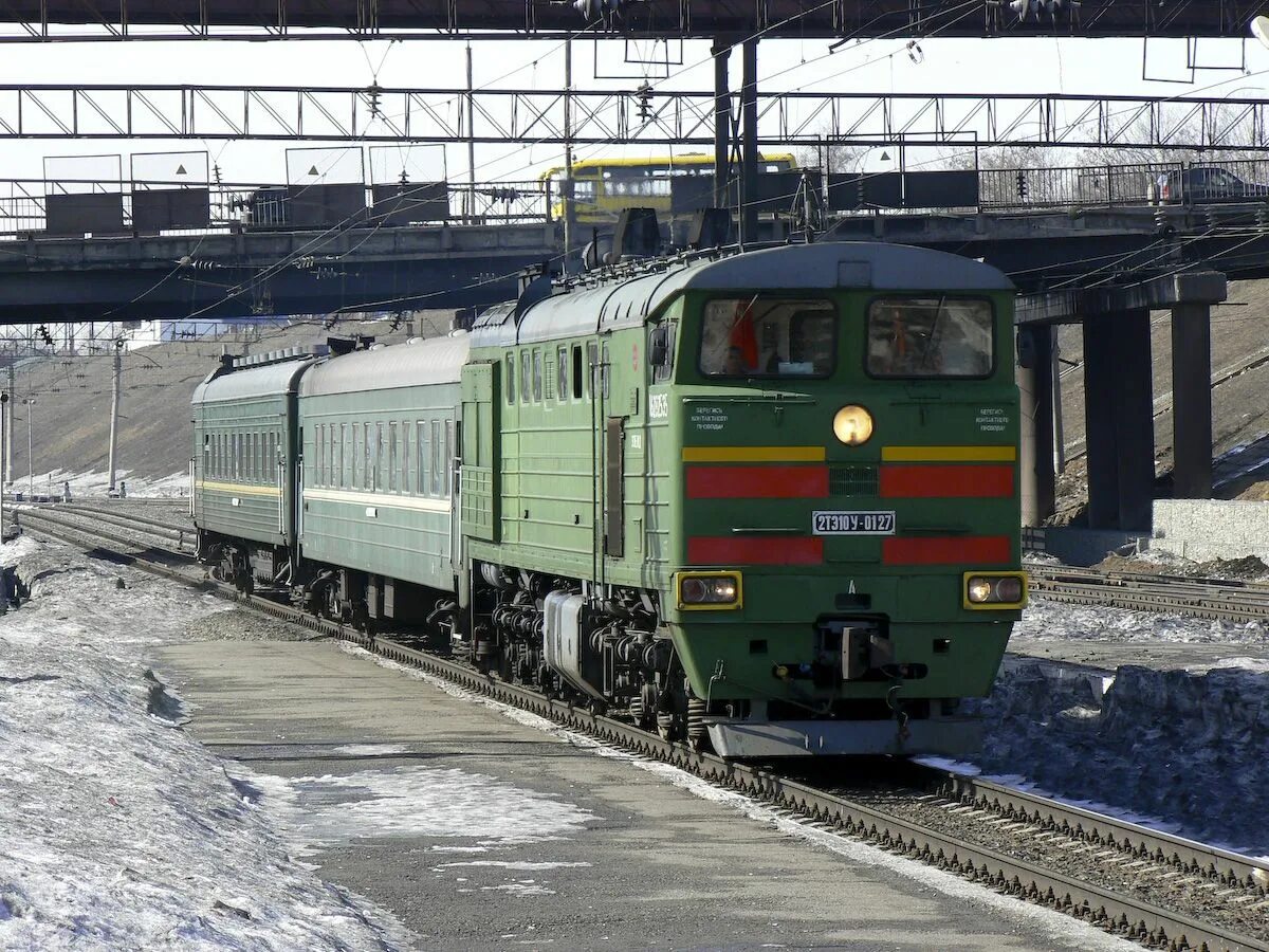 Пригородный ребриха барнаул. Тэ10 Барнаул. 2тэ10у-0426. Пригородный поезд Барнаул Ребриха. Пачелма 2тэ10.