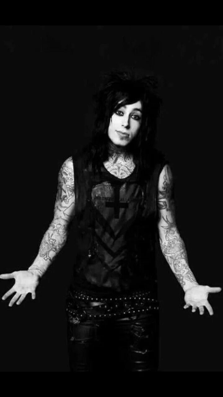 Falling in reverse bad guy feat saraya. Falling in reverse ронни радке. falling in reverse ronnie radke. ронни радке 2011. группа falling in reverse.