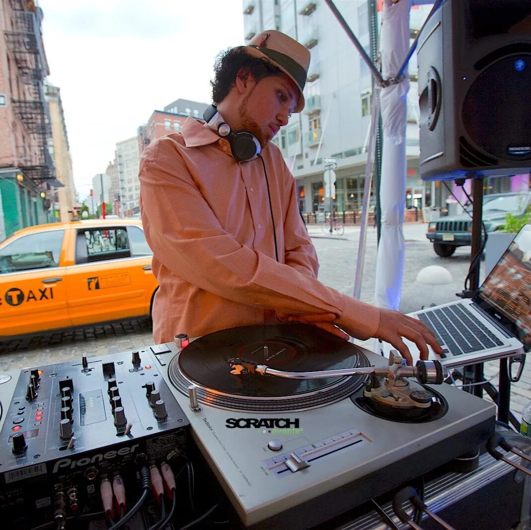 схема музыки на скретч. скретчинг диджеинг. скретчи в музыке. Scratch музыка. Dj qbert.