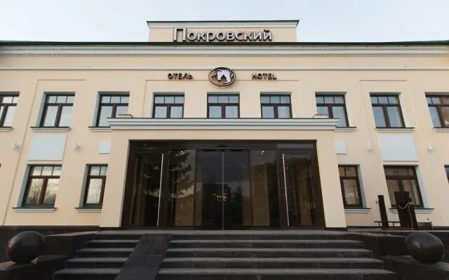 Отель "Покровский" снова порадовал горожан новогодними украшениями : Псковская Л