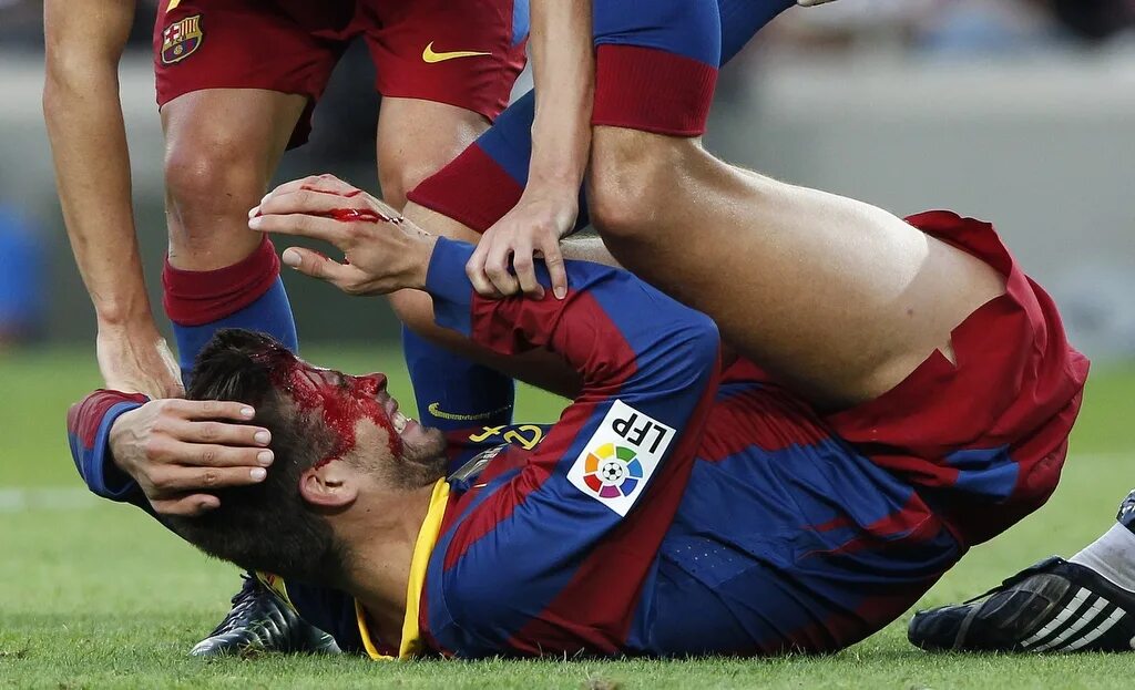 Корова бодается. Показать опасные моменты. Показать опасные моменты. Падение с лошади. Баран футболист.