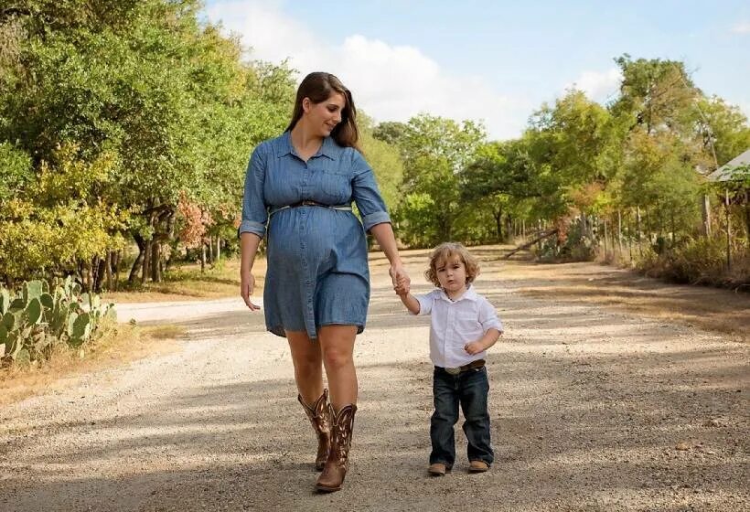Pregnant her son. Куча беременных девушек. Pregnant her son. Pregnant her son. Беременна от собственного сына.