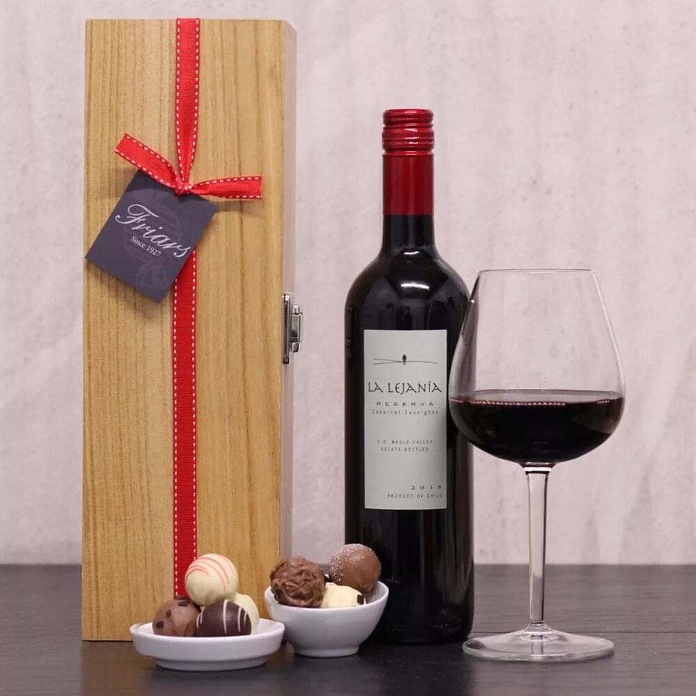 Сувенирной вино. Подарочное вино. Подарок на винную тематику. Подарочная коробка с вином. Дорогое вино в подарок мужчине.