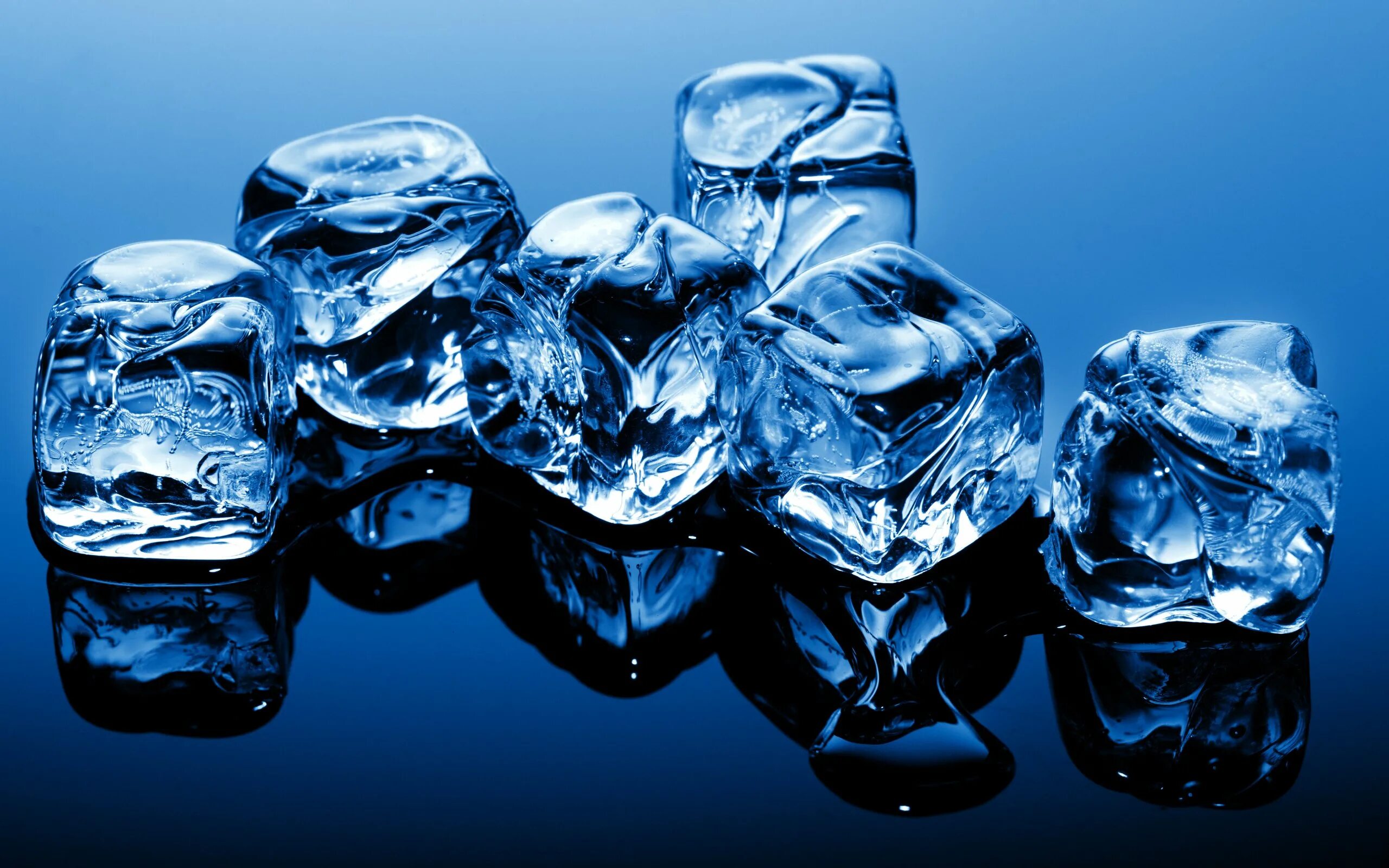 Ice computer. Ice cube лед. ice cube кубик льда. кусочки льда. синий лед.