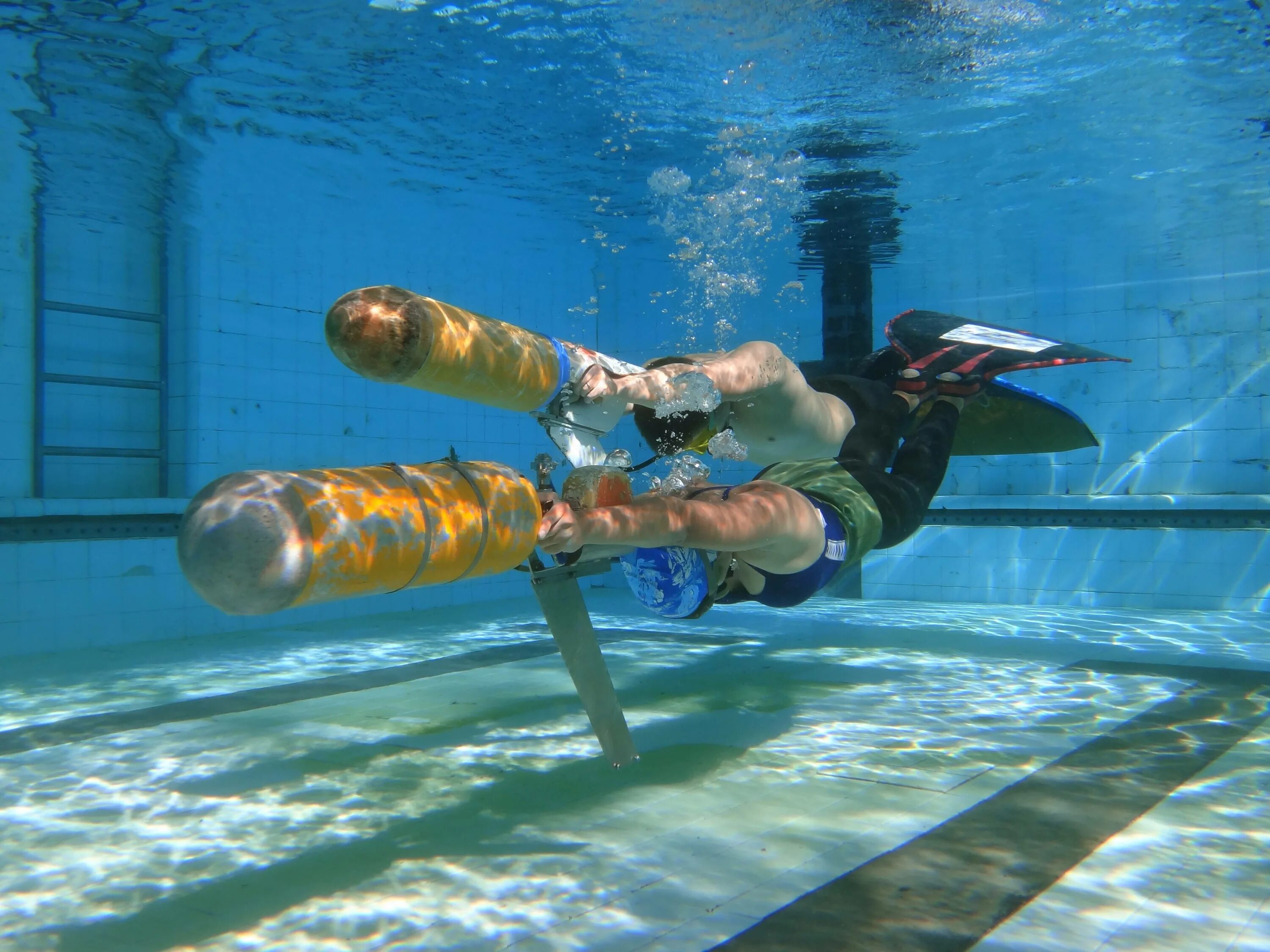 Подводное плавание вид спорта. Подводный спорт плавание в ластах. Подводное плавание в ластах с баллоном. Ласты для плавания.